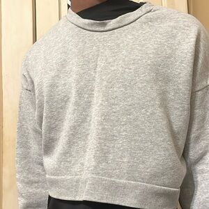 Crop top hoodie for women in XS can also be won by girls